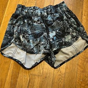 Printed Lululemon shorts barely worn no stains and smoke free home